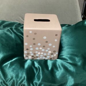 Bed, Bath & Beyond Tan Tissue Box Holder